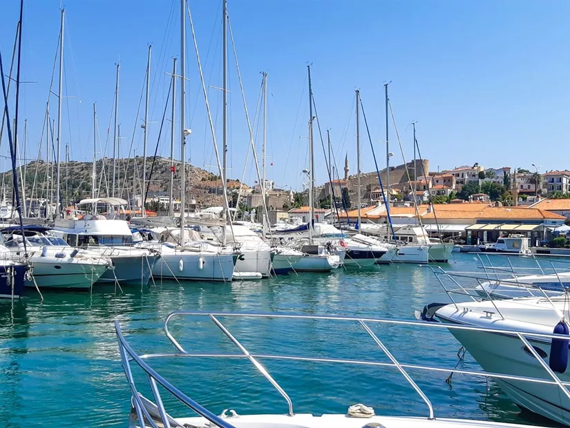 Çeşme marina